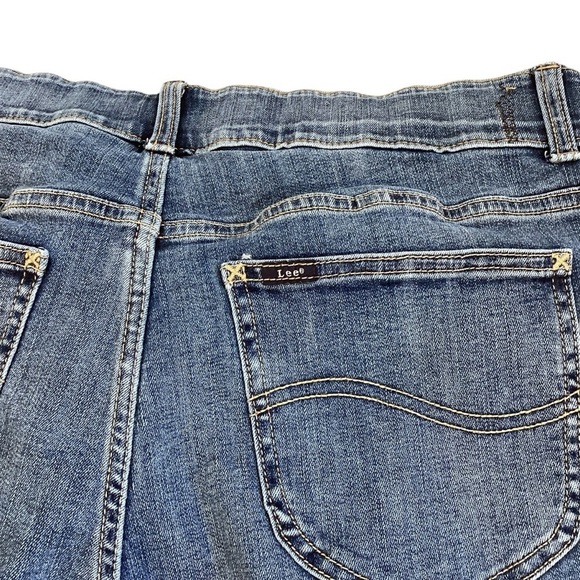 Lee Plus Size Regular Fit Straight Leg Mid Rise Flex Motion Jeans Medium Wash - Picture 10 of 12